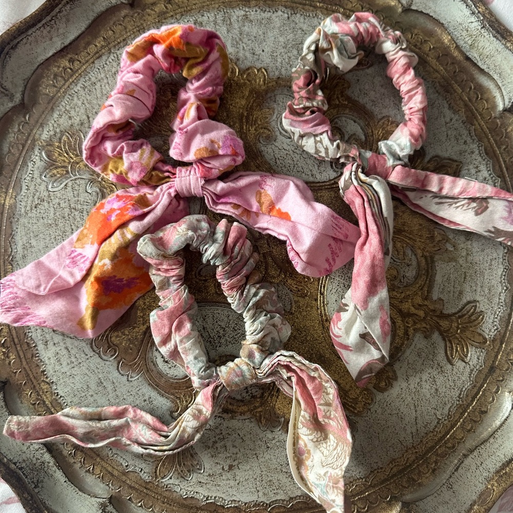 LOVESHACKFANCY Signature Ribbon Scrunchies Set of 3 PINK Autumn Floral SOLD OUT